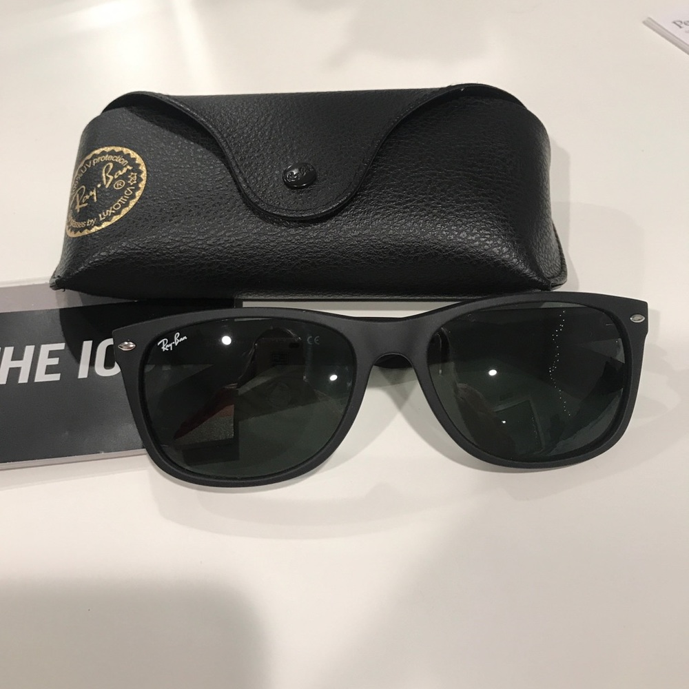 Ray-Ban New Wayfarer sunglasses Matte Black